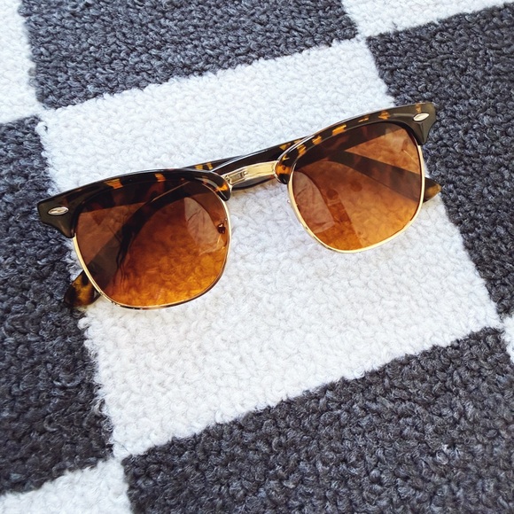Accessories - Vintage Style Wayfarer Sunglasses